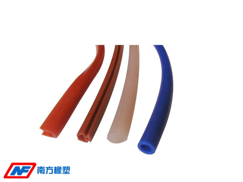在制作硅膠發(fā)泡管時，我們需要注意什么